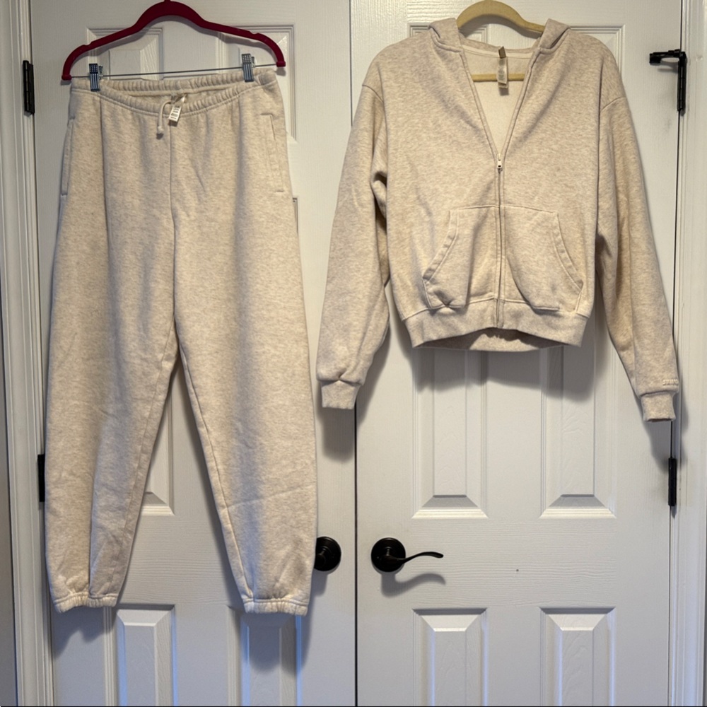 SKIMS NWOT Oatmeal Zip Up & Jogger Set